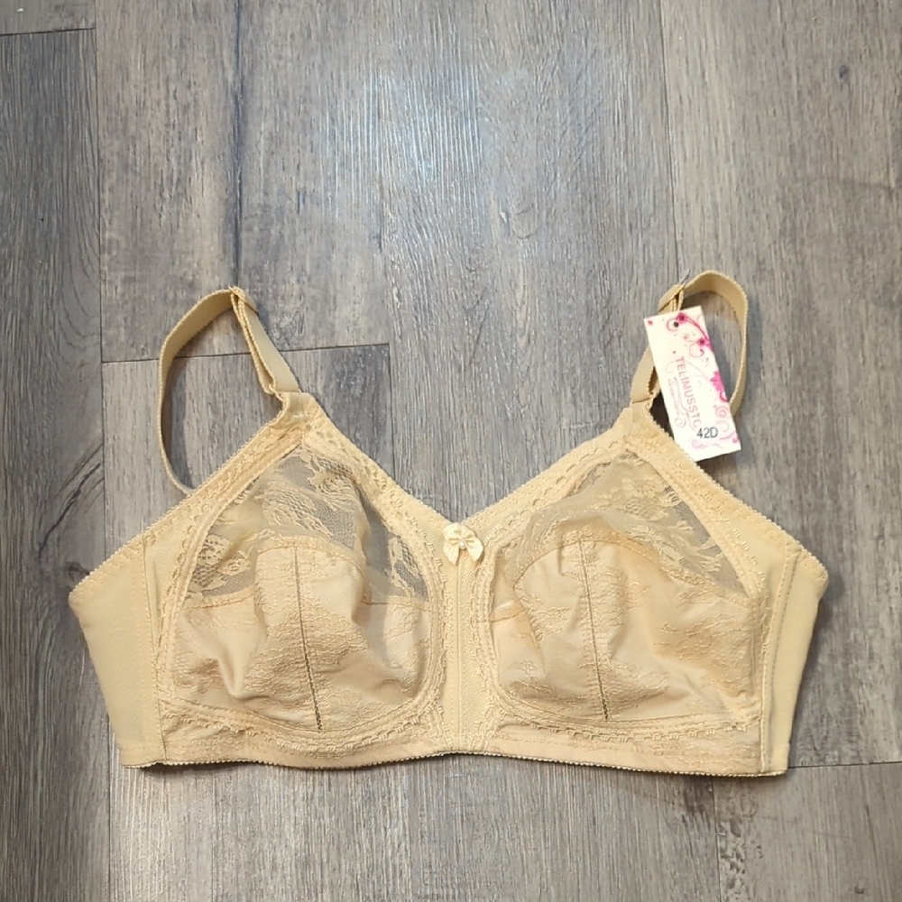 Elegant Lace Beige Bra